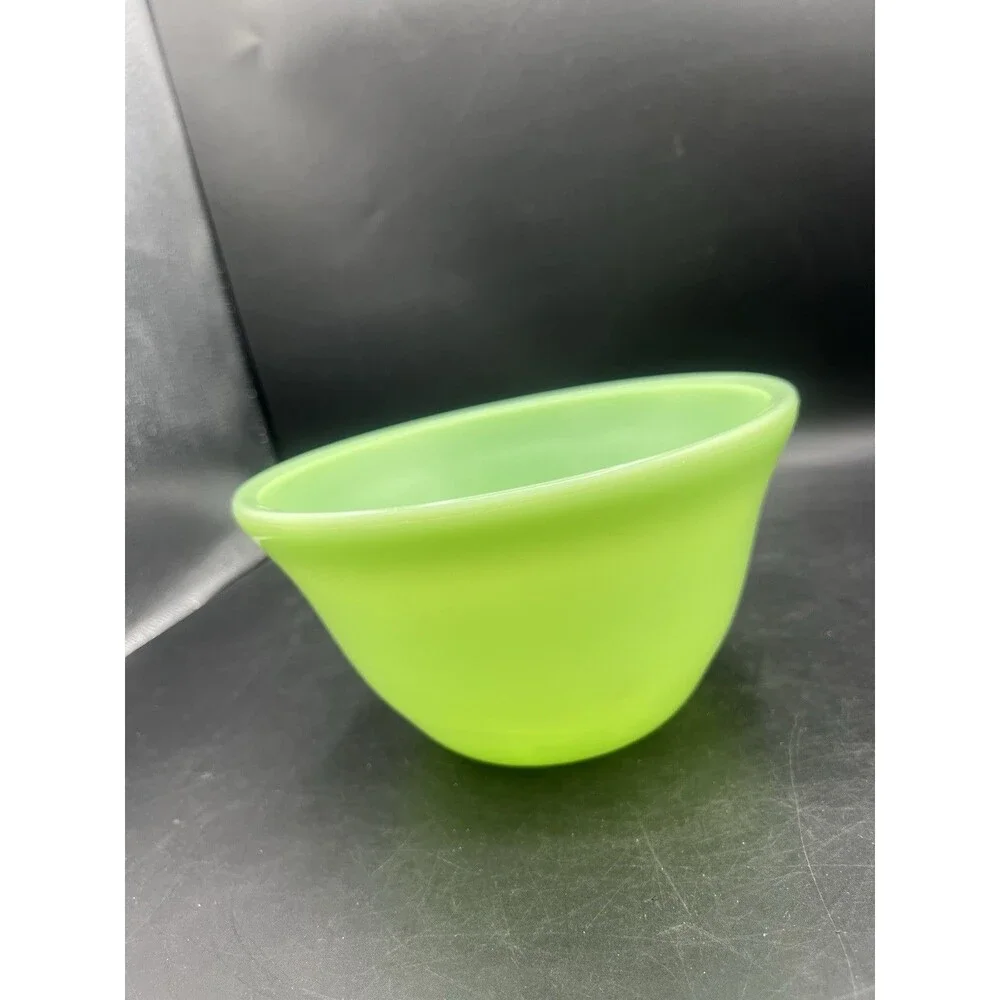 Vintage McKee Jadite Uranium Glass 4 Cup Mixing Bowl MCK UV Reactive 7”